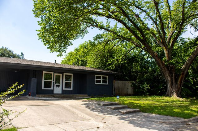 3825 W Spurgeon Street, Fort Worth, TX 76133