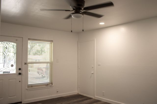 3825 W Spurgeon Street, Fort Worth, TX 76133