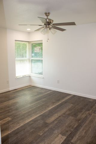 3825 W Spurgeon Street, Fort Worth, TX 76133