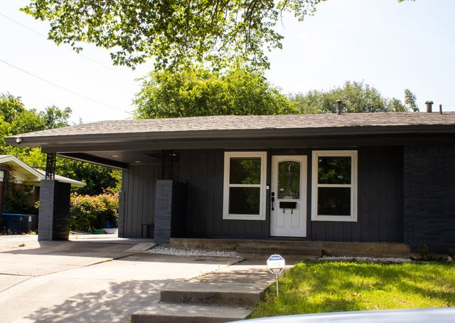 3825 W Spurgeon Street, Fort Worth, TX 76133