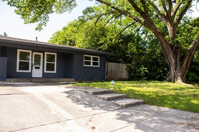 3825 W Spurgeon Street, Fort Worth, TX 76133