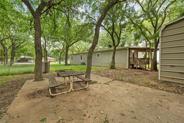175 Willow Lane, West, TX 76691