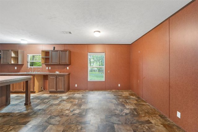 175 Willow Lane, West, TX 76691