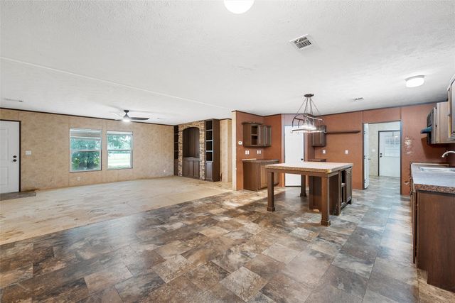175 Willow Lane, West, TX 76691