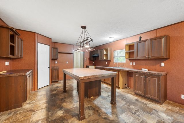 175 Willow Lane, West, TX 76691