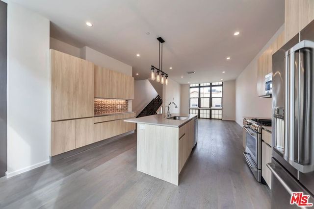 1824 S Redondo Boulevard, Los Angeles, CA 90019