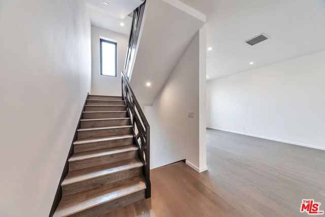 1824 S Redondo Boulevard, Los Angeles, CA 90019