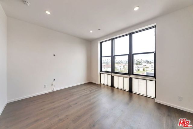 1824 S Redondo Boulevard, Los Angeles, CA 90019