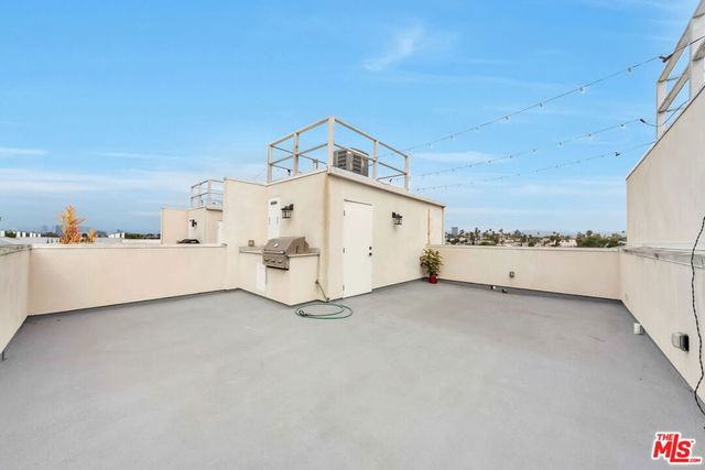 1824 S Redondo Boulevard, Los Angeles, CA 90019