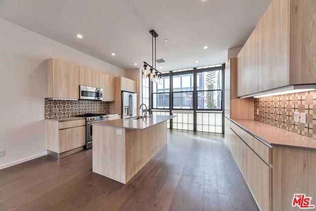 1824 S Redondo Boulevard, Los Angeles, CA 90019