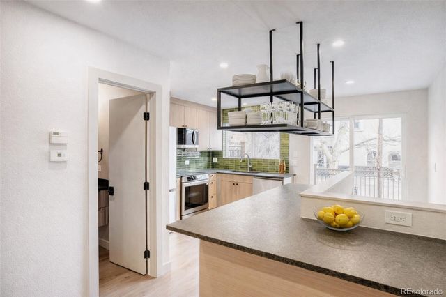 805 E 7th Avenue 8, Denver, CO 80218