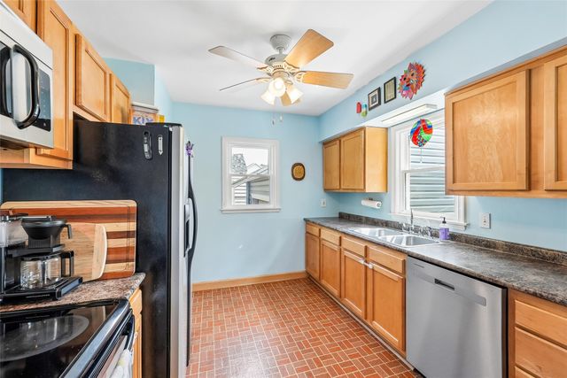 2501 49th Street, Des Moines, IA 50310
