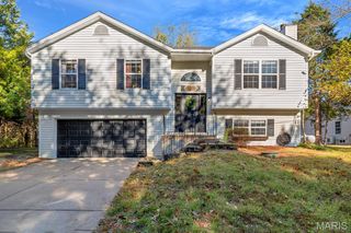 2309 W Squire Road, Lake Sherwood, MO 63357