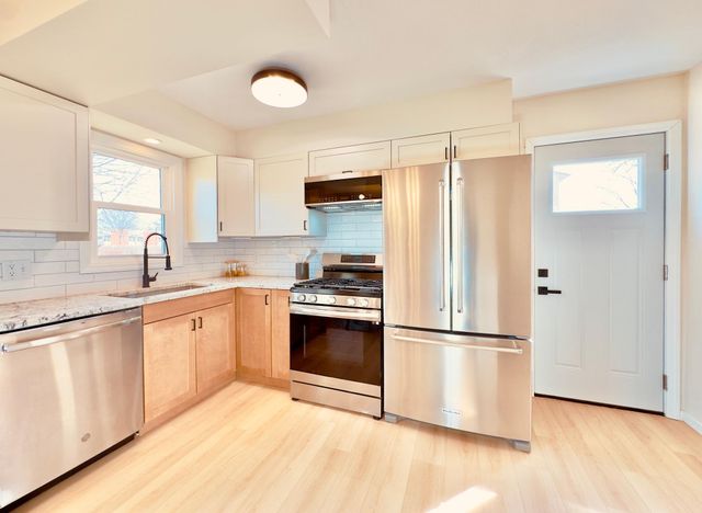 2125 Hazelwood Street, Maplewood, MN 55109