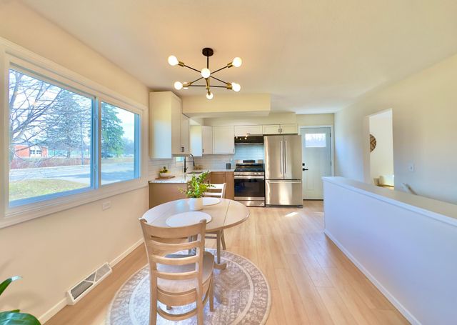 2125 Hazelwood Street, Maplewood, MN 55109