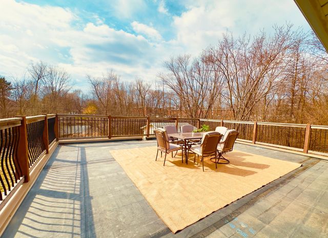 2125 Hazelwood Street, Maplewood, MN 55109