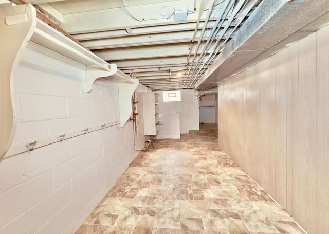 2125 Hazelwood Street, Maplewood, MN 55109