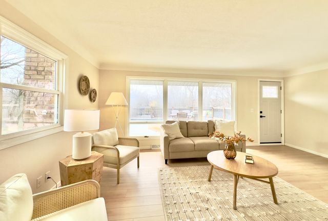 2125 Hazelwood Street, Maplewood, MN 55109