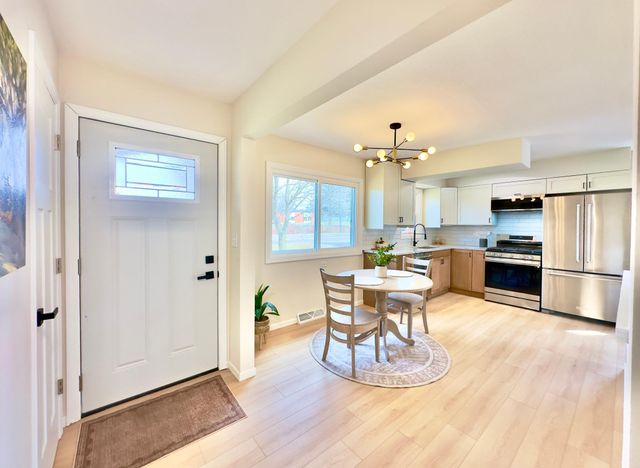 2125 Hazelwood Street, Maplewood, MN 55109