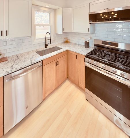 2125 Hazelwood Street, Maplewood, MN 55109