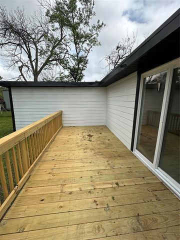 607 E Miller Street, Angleton, TX 77515