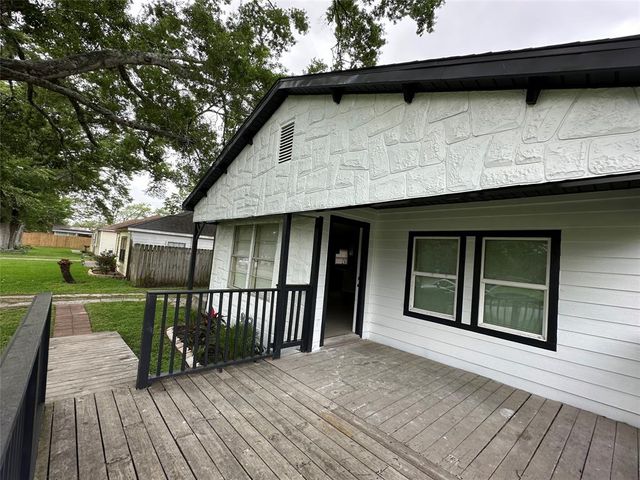 607 E Miller Street, Angleton, TX 77515