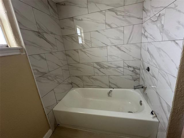 607 E Miller Street, Angleton, TX 77515