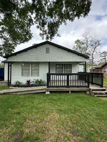 607 E Miller Street, Angleton, TX 77515