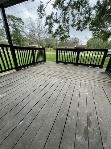 607 E Miller Street, Angleton, TX 77515