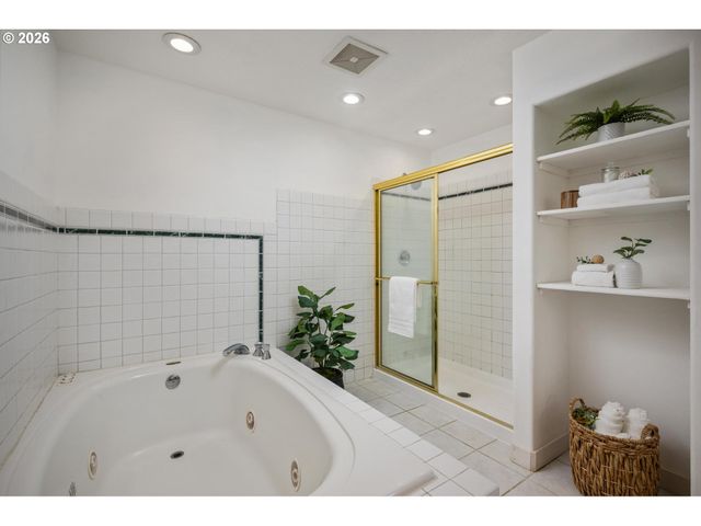 1471 BURNS St, West Linn, OR 97068