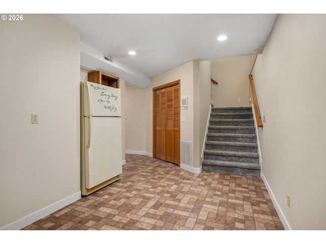 1471 BURNS St, West Linn, OR 97068