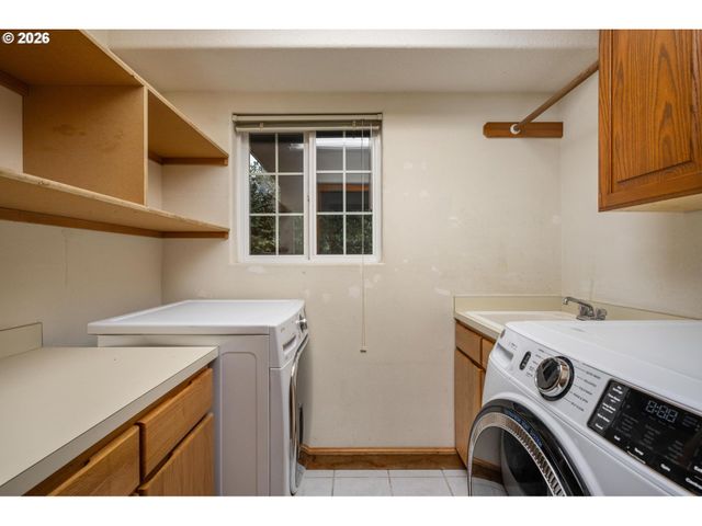 1471 BURNS St, West Linn, OR 97068