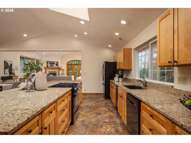 1471 BURNS St, West Linn, OR 97068