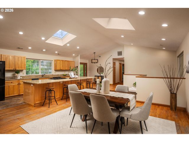 1471 BURNS St, West Linn, OR 97068