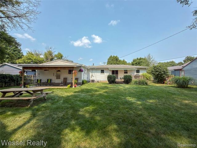 2444 Howe Street, Utica, MI 48317