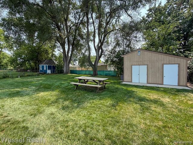 2444 Howe Street, Utica, MI 48317