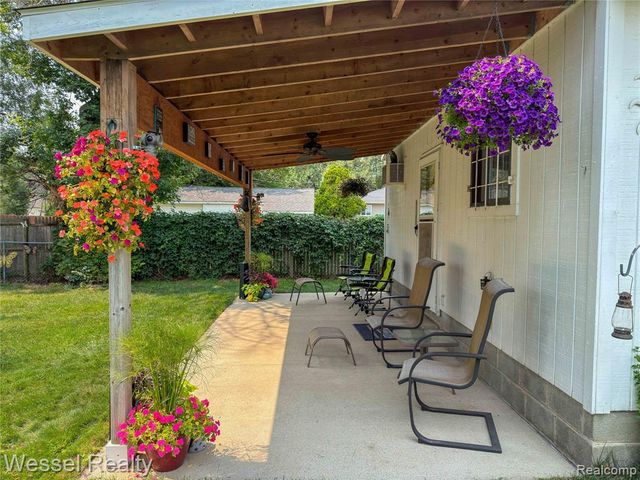 2444 Howe Street, Utica, MI 48317
