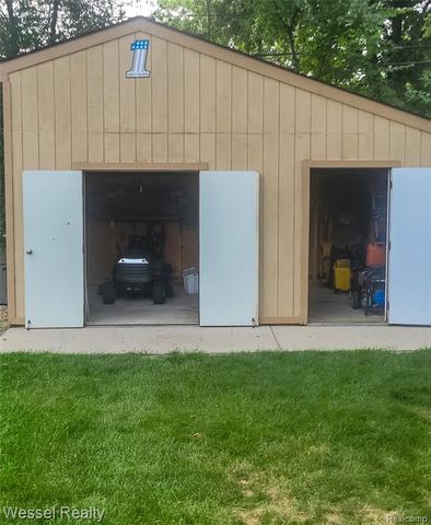 2444 Howe Street, Utica, MI 48317