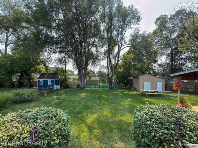 2444 Howe Street, Utica, MI 48317