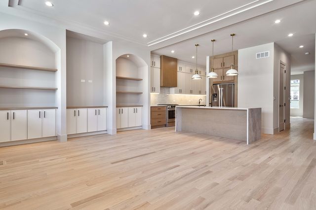 3754 W Sunnyside Avenue, Chicago, IL 60625