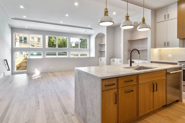 3754 W Sunnyside Avenue, Chicago, IL 60625