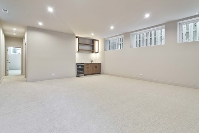 3754 W Sunnyside Avenue, Chicago, IL 60625