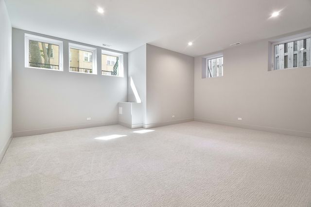 3754 W Sunnyside Avenue, Chicago, IL 60625