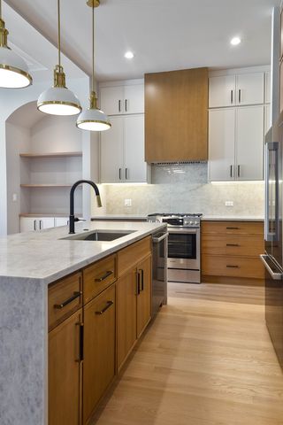 3754 W Sunnyside Avenue, Chicago, IL 60625