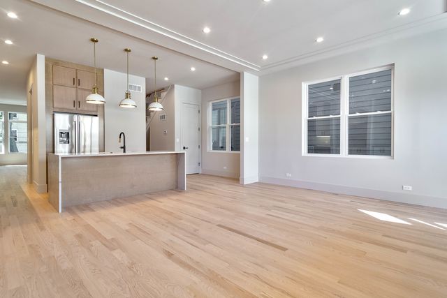 3754 W Sunnyside Avenue, Chicago, IL 60625