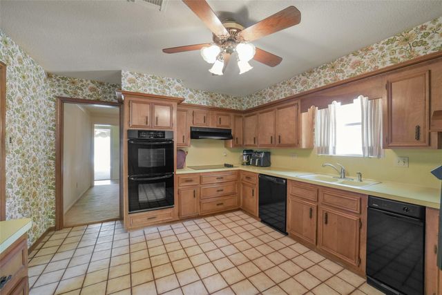 11922 Moorcreek Drive, Houston, TX 77070