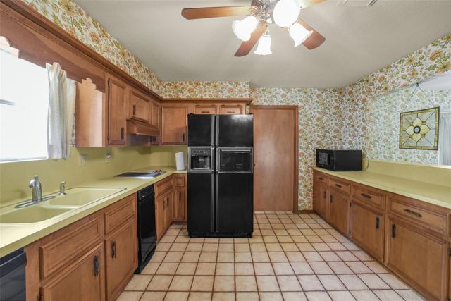 11922 Moorcreek Drive, Houston, TX 77070