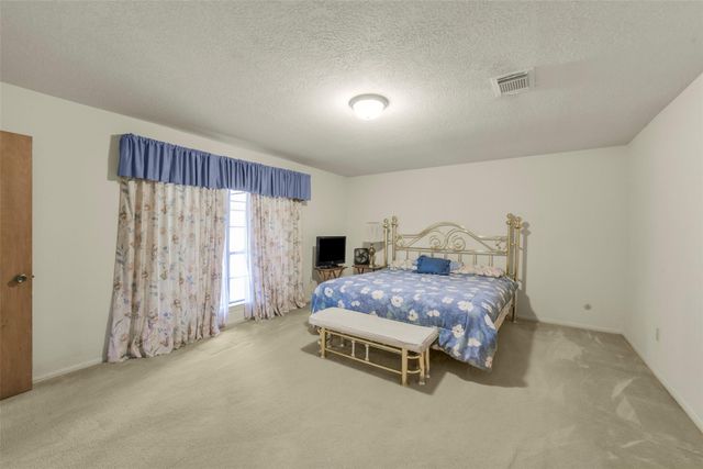 11922 Moorcreek Drive, Houston, TX 77070