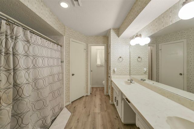 11922 Moorcreek Drive, Houston, TX 77070