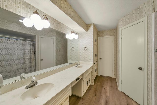 11922 Moorcreek Drive, Houston, TX 77070